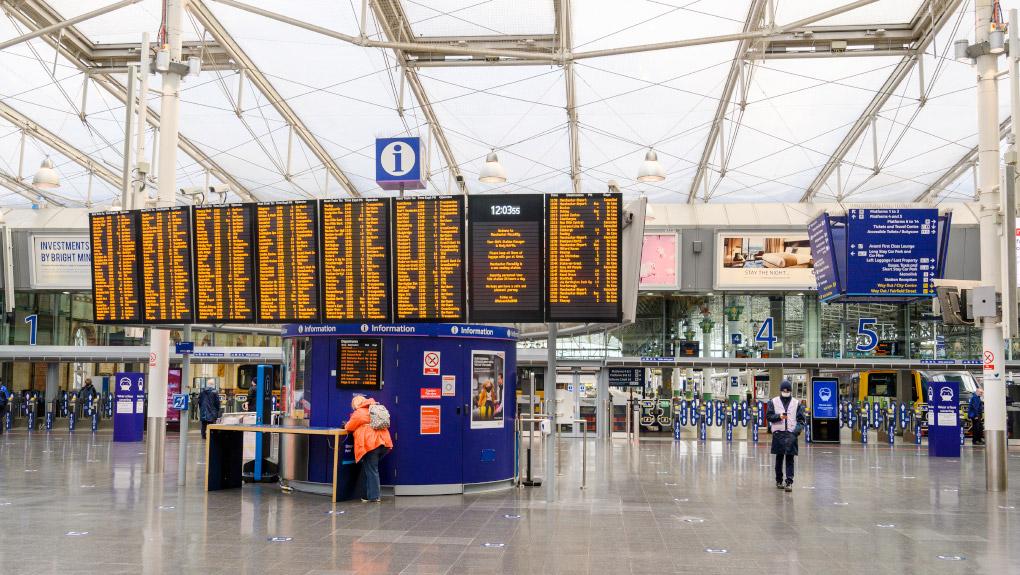 Manchester Piccadilly railway station concourse