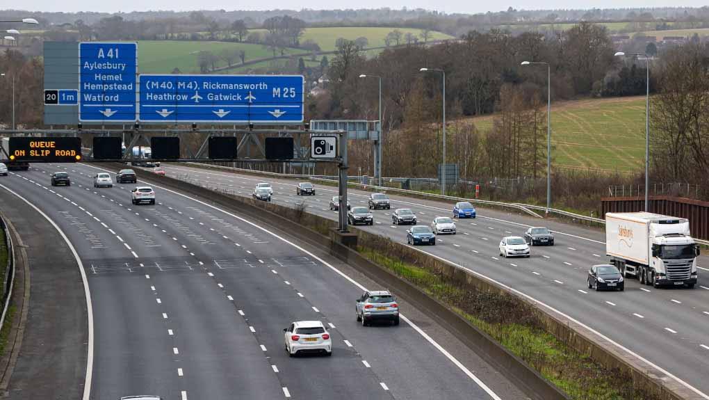 Traffic on the busiest British motorway M25