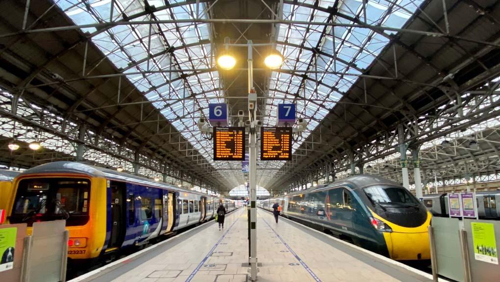 Manchester Piccadilly railway station platforms 6 and 7