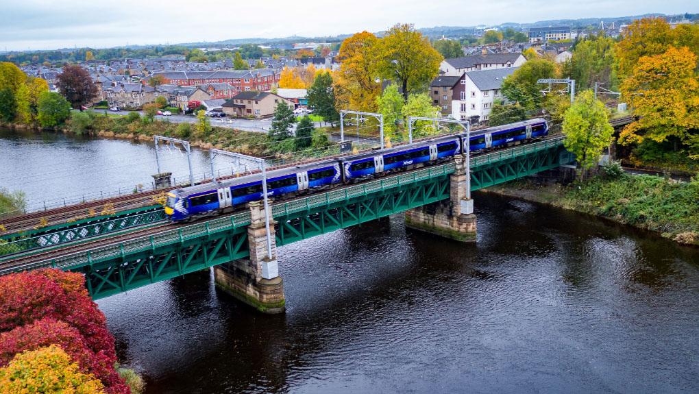 Train passing across the Forth Viaduct