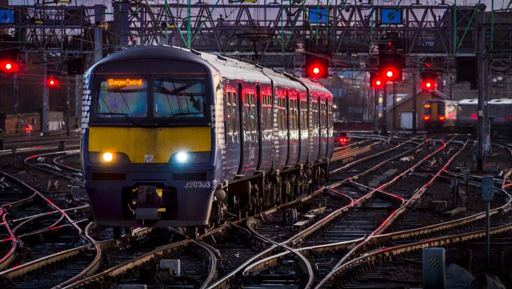 Train at Glasgow Central station 