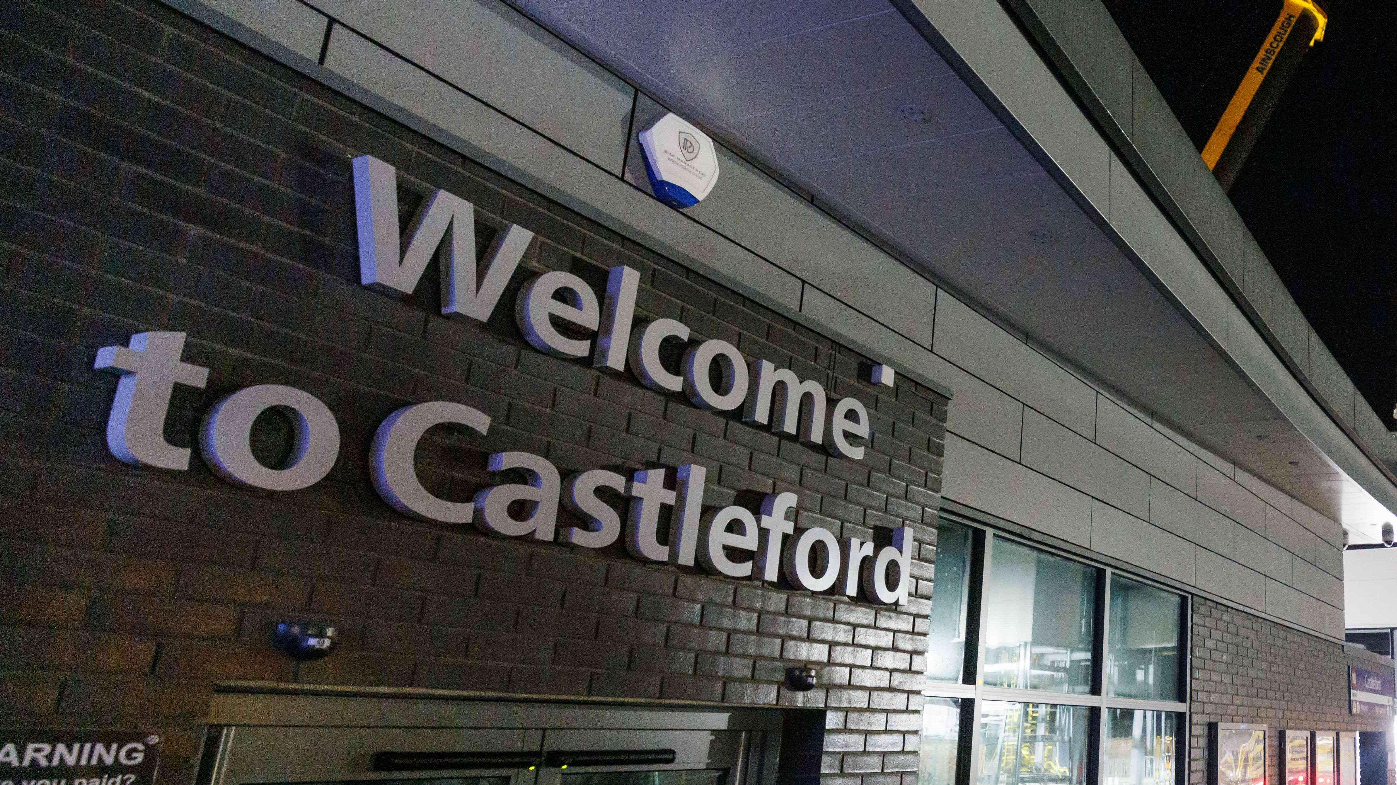 Welcome to Castleford sign